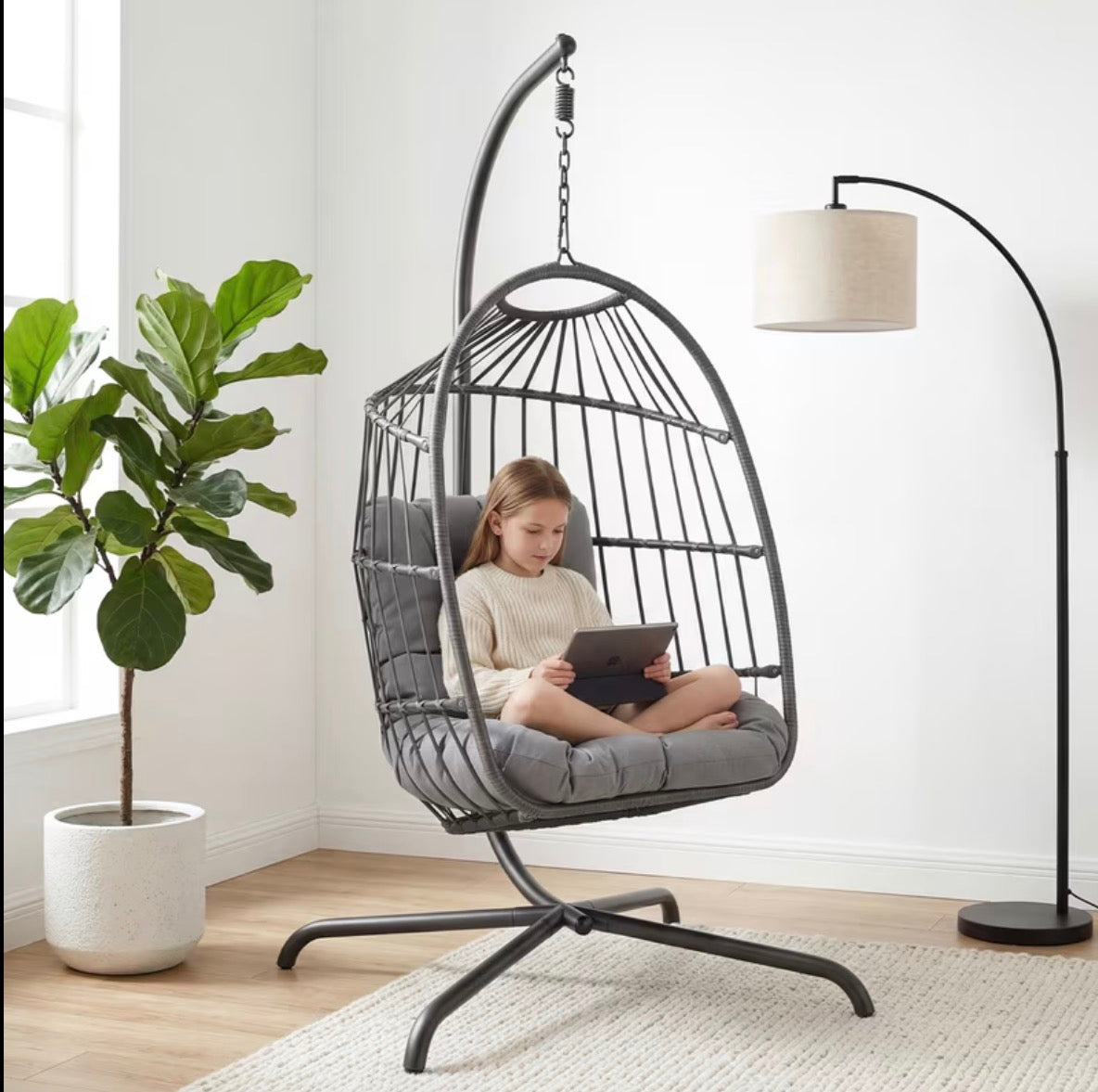 Wila | Classic modern egg chair with stand